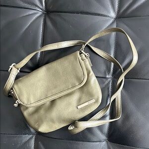 Kenneth Cole Reaction Olive Green Crossbody Bag – Multi-Compartment